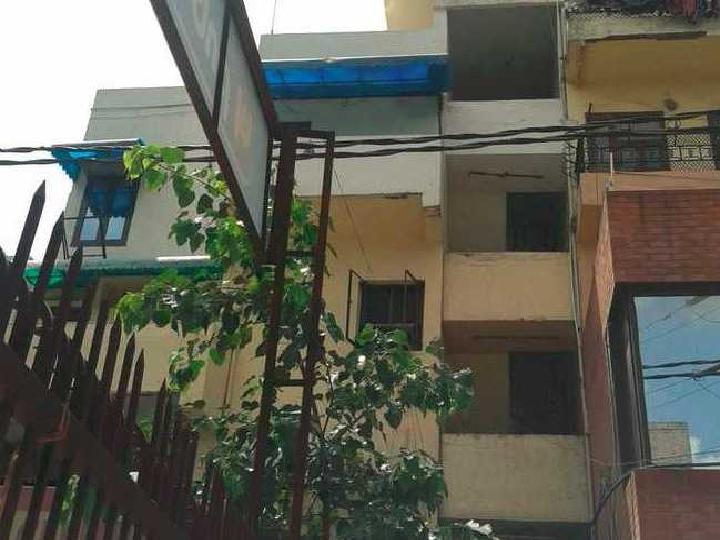 Metro Apartment Pitam Pura Rent WITHOUT BROKERAGE Unfurnished 3 BHK