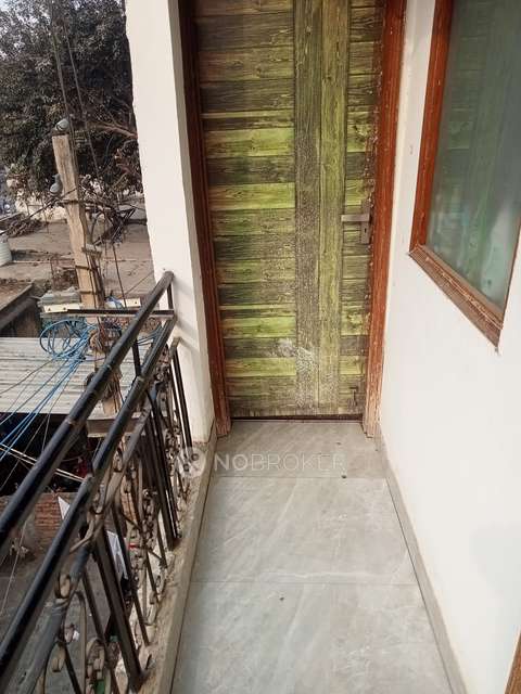 2 BHK Flat In Pd Block,  For Sale  In Dakshini Pitampura, 