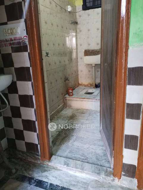 1 BHK Flat In Standalone Building  For Sale  In Laxmi Nagar