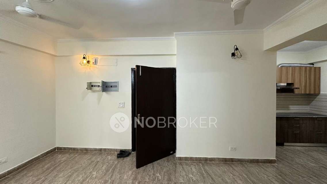 2 BHK Flat In Amrapali Centurian Park Low Rise for Rent  In Amrapali Centurian Park Low Rise