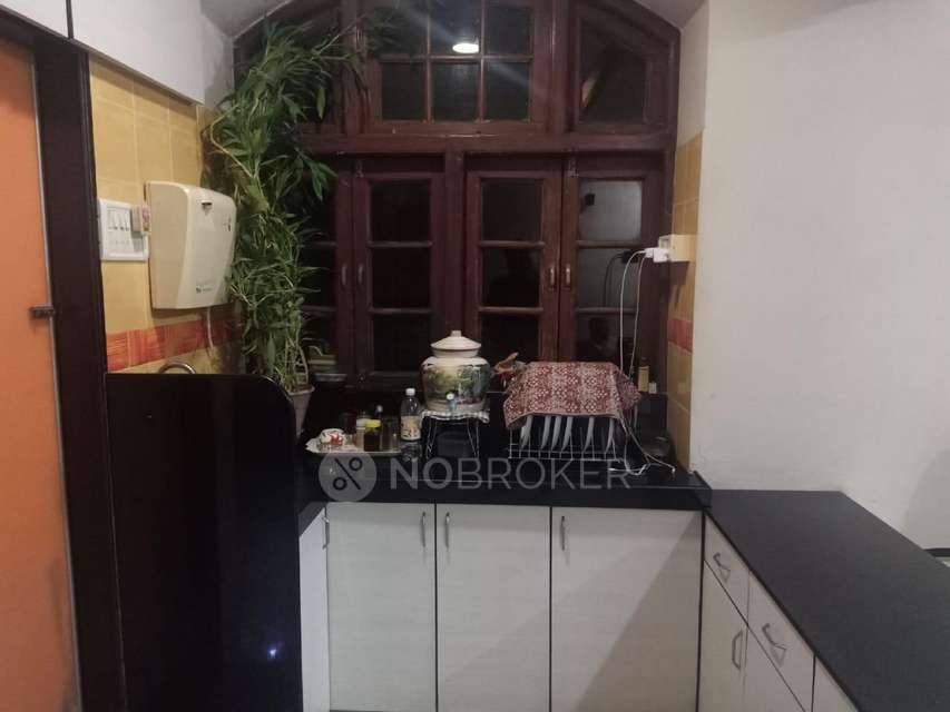 2 BHK Flat In Shreeji Bhuvan For Sale  In Kalbadevi
