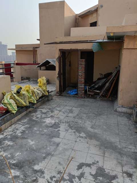 3 BHK Flat In Pent House Amarpali Zodiac For Sale  In Sector 120