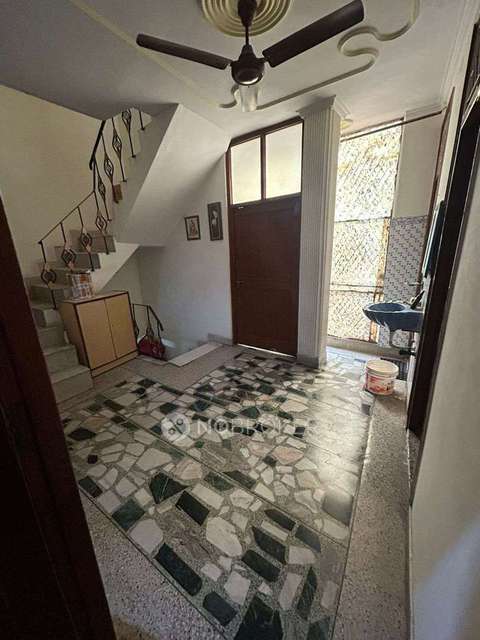 Shop in Mandawali, Delhi for sale 