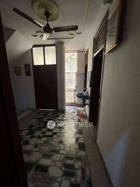 Shop in Mandawali, Delhi for sale 