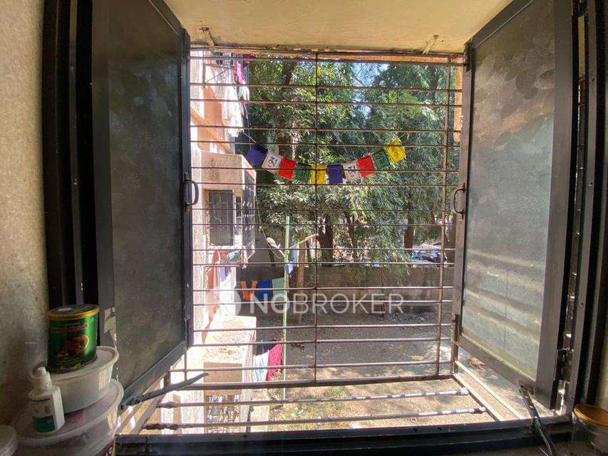 2 BHK Flat In Datta Mandir Chs For Sale  In Malad East