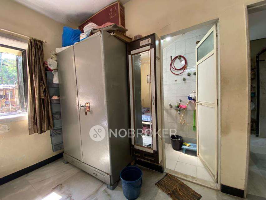 2 BHK Flat In Datta Mandir Chs For Sale  In Malad East