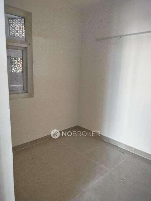 2 BHK Flat In Amarpali Silicon City For Sale  In Sector 76