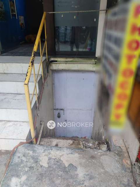 Shop in South Moti Bagh, Delhi for sale 