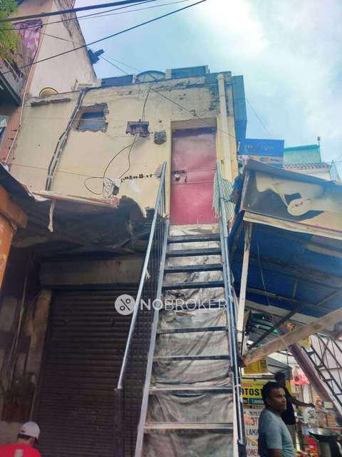 Shop in South Moti Bagh, Delhi for sale 