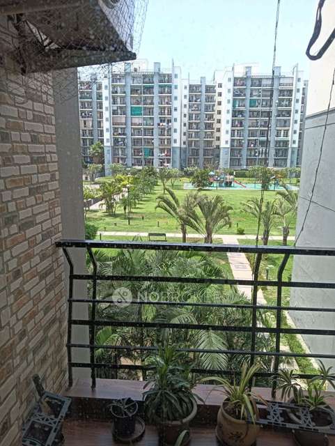 3 BHK Flat In Grand Omaxe  For Sale  In Sector 93b