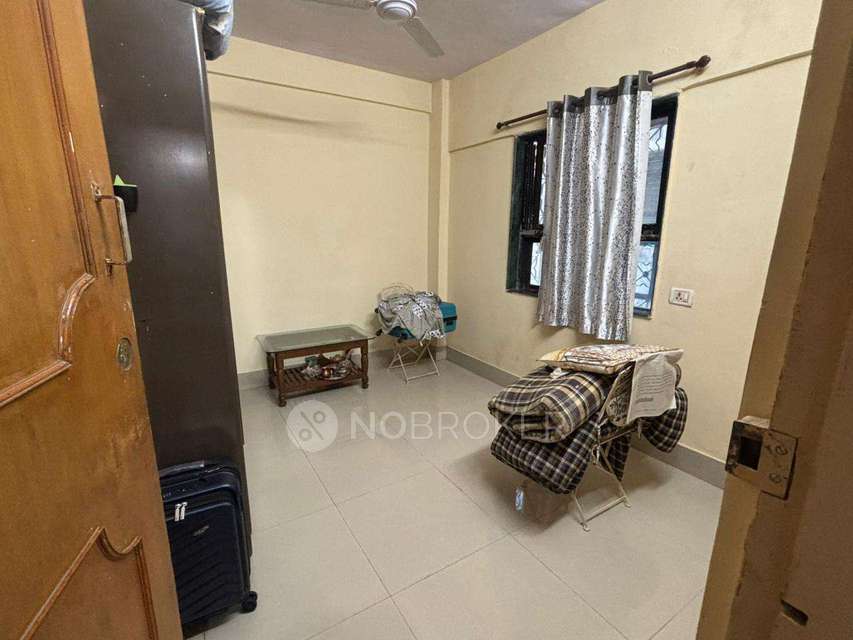 Single Room for Female In 1 BHK  In Borivali West