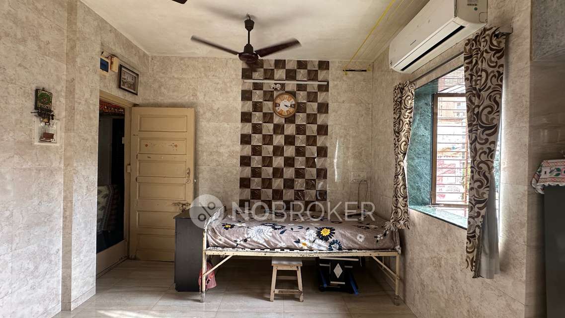 1 BHK Flat In Shree Mahavir Jain Chs For Sale  In Kandivali West