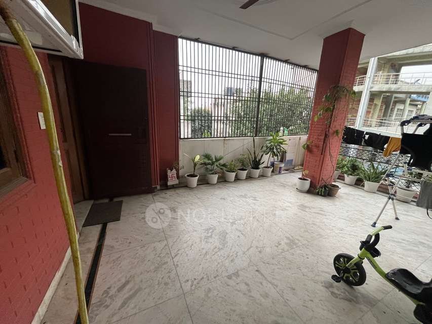 2 BHK Flat In Apartment For Sale  In Moti Nagar