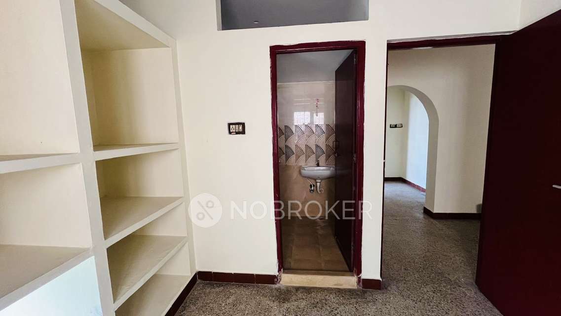 2 BHK Flat In Karthigai Apartment For Sale  In Thiruvanmiyur