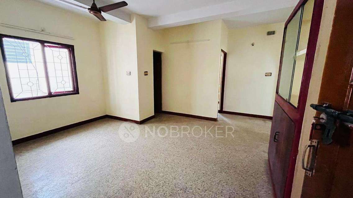 2 BHK Flat In Karthigai Apartment For Sale  In Thiruvanmiyur