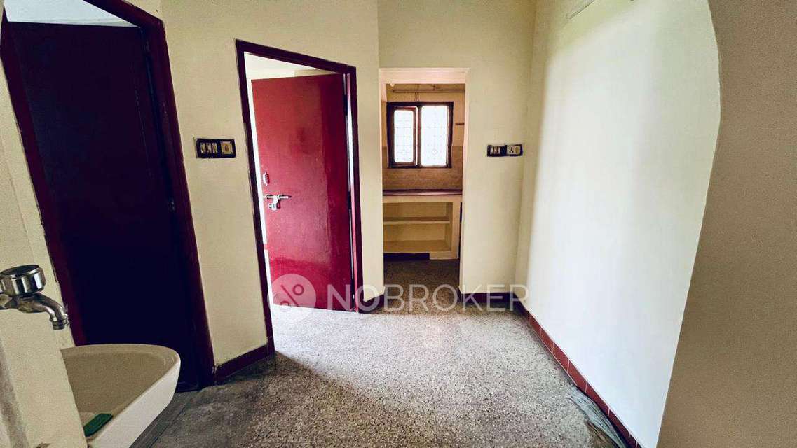 2 BHK Flat In Karthigai Apartment For Sale  In Thiruvanmiyur