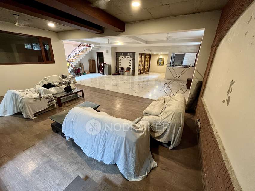 Office Space in 15a, Noida for Rent 