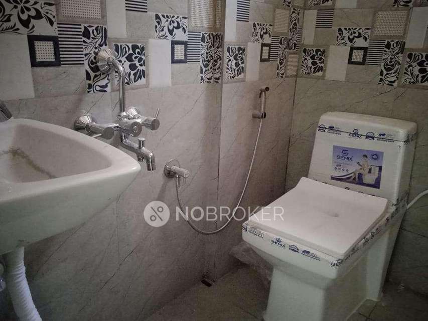 4+ BHK Flat In Standalone Building  For Sale  In Bommanahalli