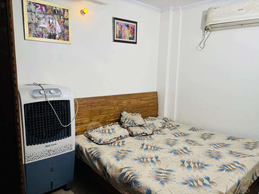 2 BHK Flat For Sale  In Vinod Nagar West