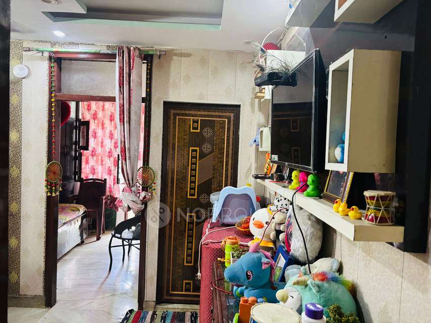 2 BHK Flat For Sale  In Vinod Nagar West