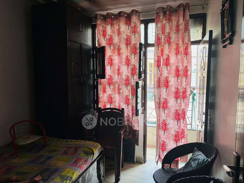 2 BHK Flat For Sale  In Vinod Nagar West