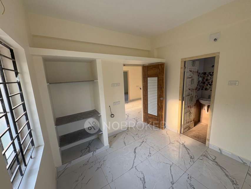 2 BHK Flat In Sri Choolaimedu, Periyar Pathai For Sale  In Choolaimedu