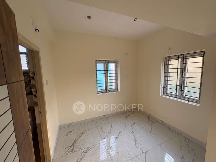 2 BHK Flat In Sri Choolaimedu, Periyar Pathai For Sale  In Choolaimedu