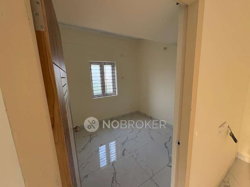 2 BHK Flat In Sri Choolaimedu, Periyar Pathai For Sale  In Choolaimedu