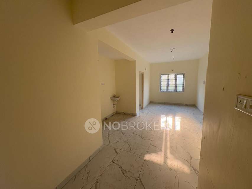 2 BHK Flat In Sri Choolaimedu, Periyar Pathai For Sale  In Choolaimedu