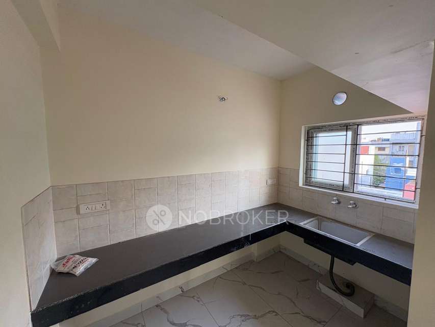 2 BHK Flat In Sri Choolaimedu, Periyar Pathai For Sale  In Choolaimedu