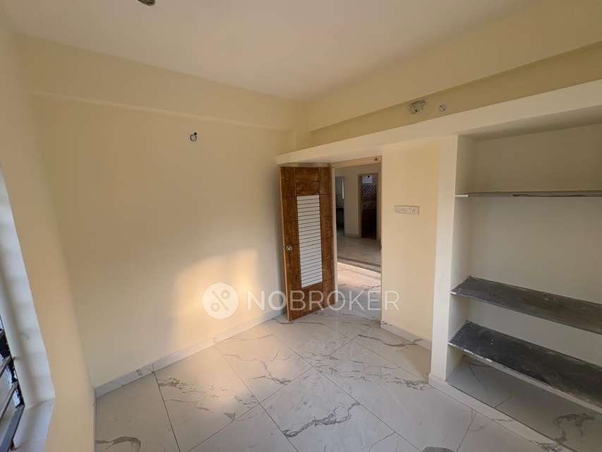 2 BHK Flat In Sri Choolaimedu, Periyar Pathai For Sale  In Choolaimedu