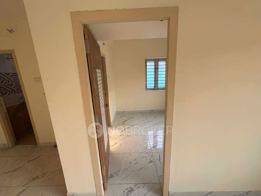 2 BHK Flat In Sri Choolaimedu, Periyar Pathai For Sale  In Choolaimedu