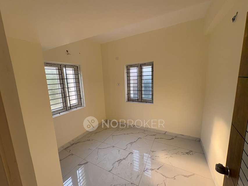 2 BHK Flat In Sri Choolaimedu, Periyar Pathai For Sale  In Choolaimedu