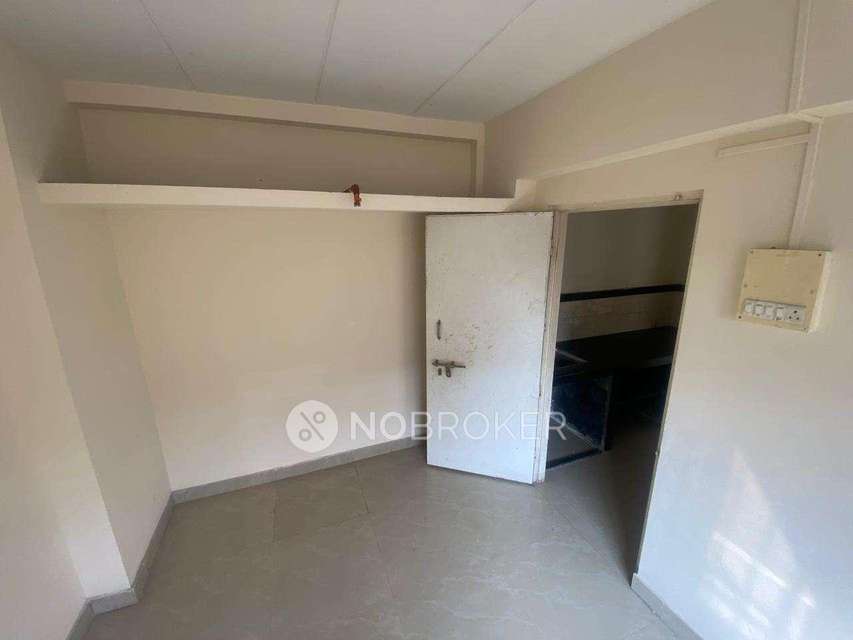 1 BHK Flat In Shree Yasho Mangal Chs, Badami Bohari Chawl, L B For Sale  In Parel