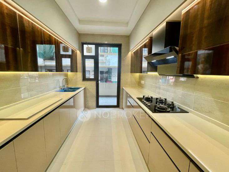 4 BHK Flat In Dlf Phase 3, Sector 24 For Sale  In Sector 24