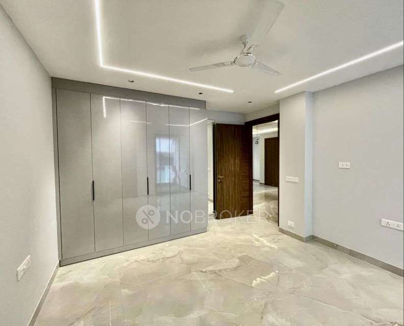 4 BHK Flat In Dlf Phase 3, Sector 24 For Sale  In Sector 24