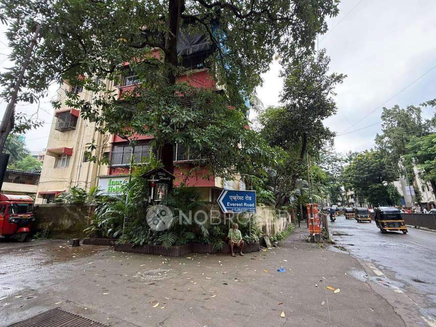 1 BHK Flat In Reputed Embassy Apartment, Andheri West For Sale  In Embassy Apartment