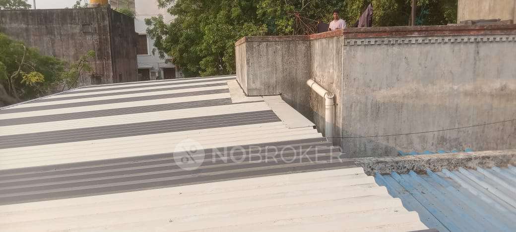 Godown/Warehouse in Madhavaram New Bus Depot, Chennai for Rent 