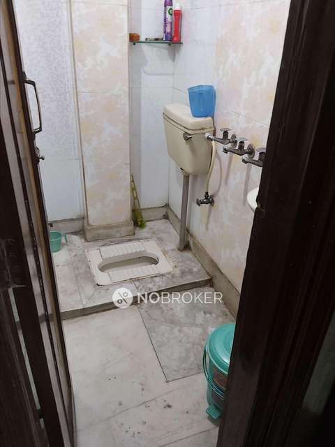 2 BHK Flat In Standalone Building  For Sale  In Krishna Nagar