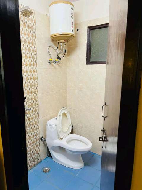 2 BHK Flat In Shivdutt Apartment For Sale  In  Sector 24