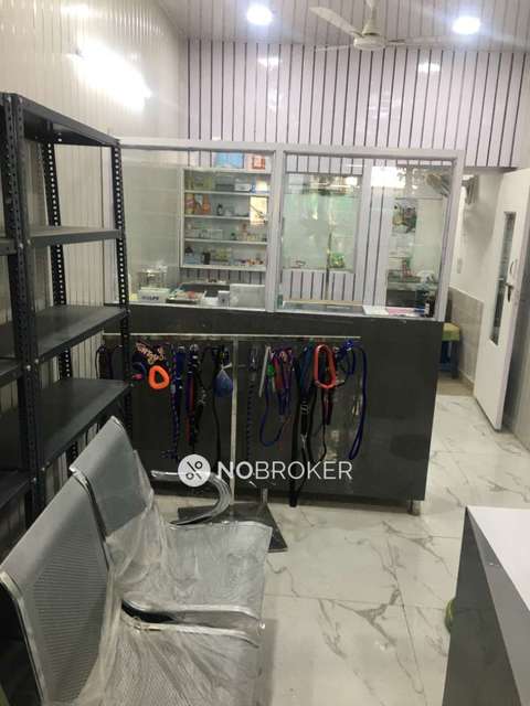 Shop in Saket, Delhi for sale 