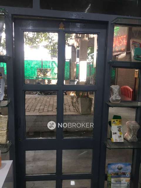 Shop in Saket, Delhi for sale 