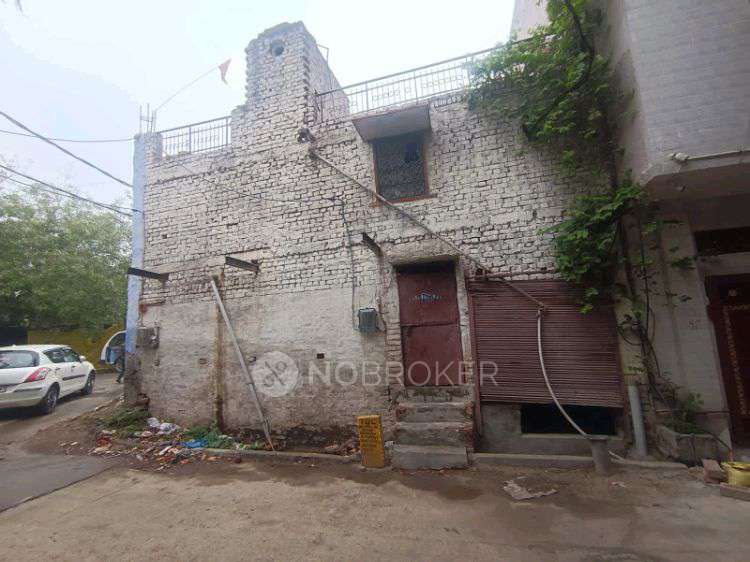 Godown/Warehouse in West Shalimar Bagh, Delhi for sale 