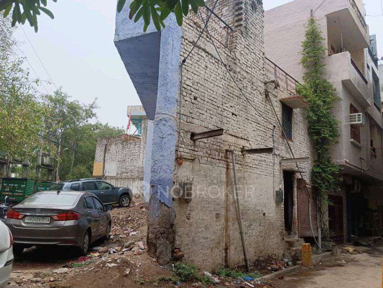 Godown/Warehouse in West Shalimar Bagh, Delhi for sale 