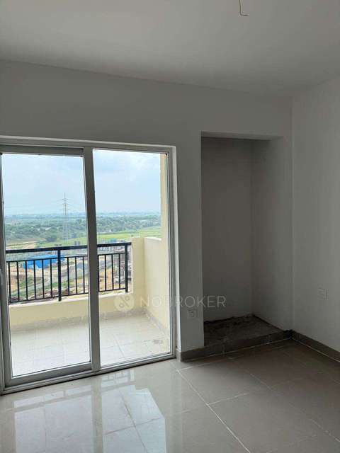 2 BHK Flat In Oasis Grandstand For Sale  In Yamuna Expressway