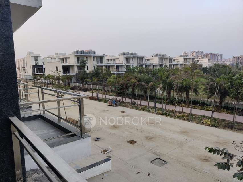 4+ BHK Flat In Godrej Golf Links For Sale  In Sector 27