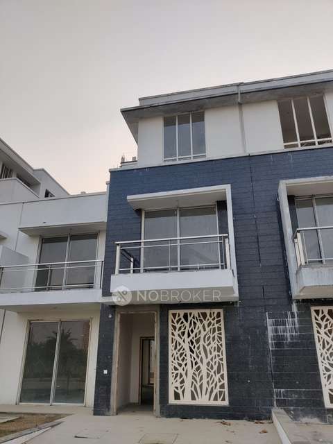 4+ BHK Flat In Godrej Golf Links For Sale  In Sector 27