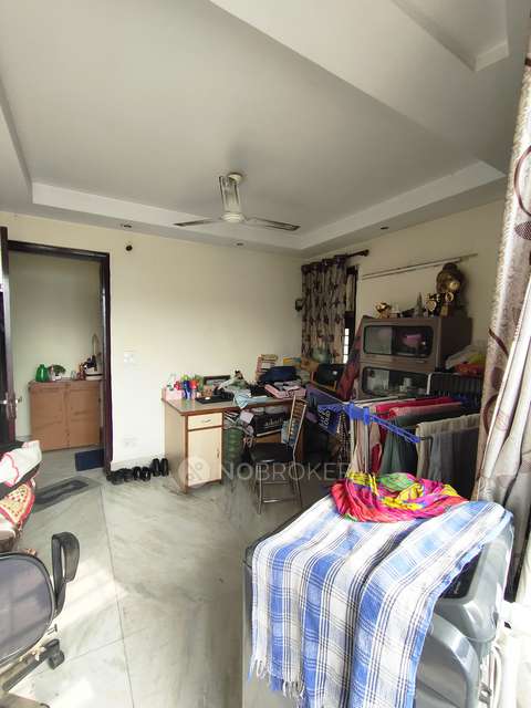 3 BHK Flat In Standalone Building   For Sale  In Shadipur 