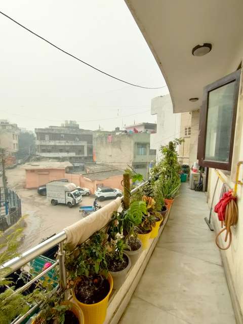 3 BHK Flat In Standalone Building   For Sale  In Shadipur 