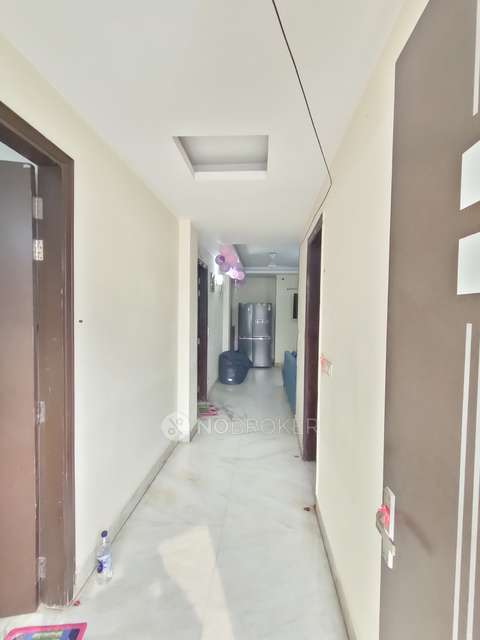 3 BHK Flat In Standalone Building   For Sale  In Shadipur 